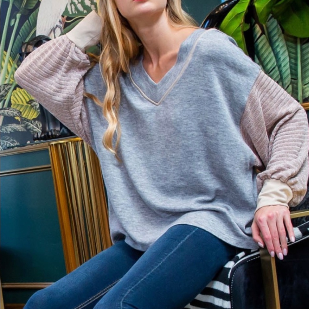 THML Balloon Sleeve v-Neck Sweater NWT - Picture 3 of 9